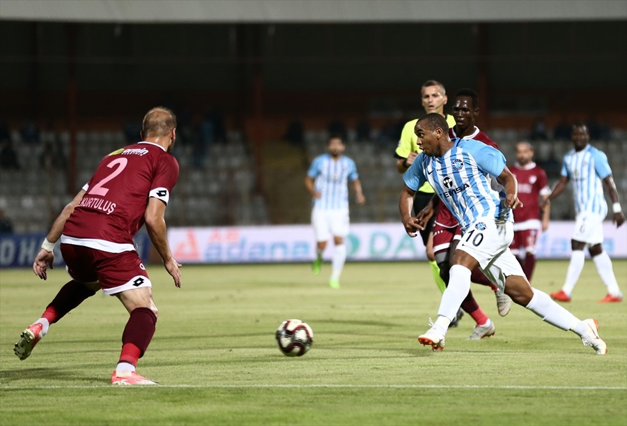 Adana Demirspor taraftarlarÄ± takÄ±mlarÄ±nÄ± destekledi..