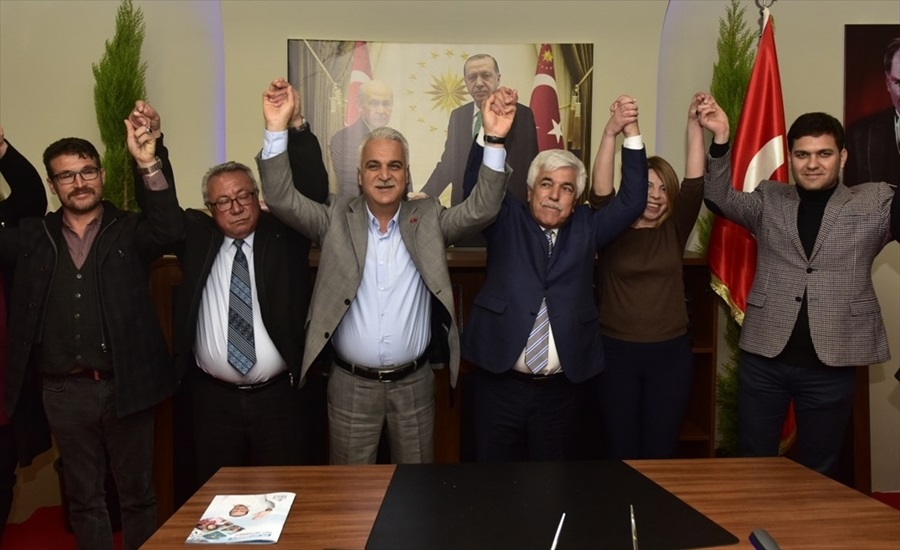 Ä°YÄ° Parti'den istifa edip MHP'ye katÄ±ldÄ±lar